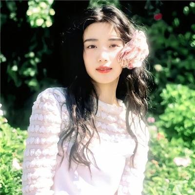 三女性